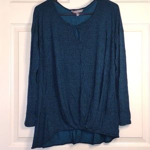 Daisy Fuentes size large front gather blouse